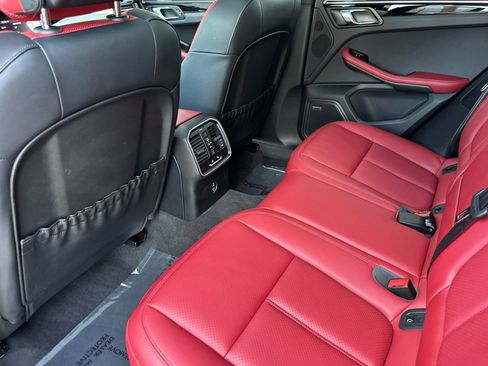 Used 2025 Porsche Macan image 13