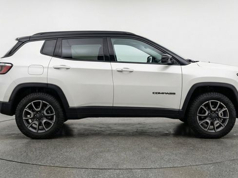 Used 2025 Jeep Compass Trailhawk AWD/4WD image 11