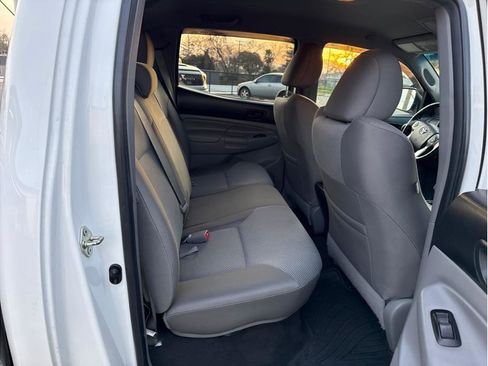 Used 2015 Toyota Tacoma PreRunner w/ TRD Sport Package image 17