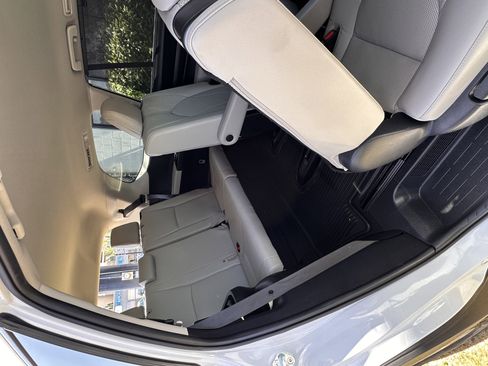 Used 2024 Toyota Grand Highlander AWD Hybrid image 27