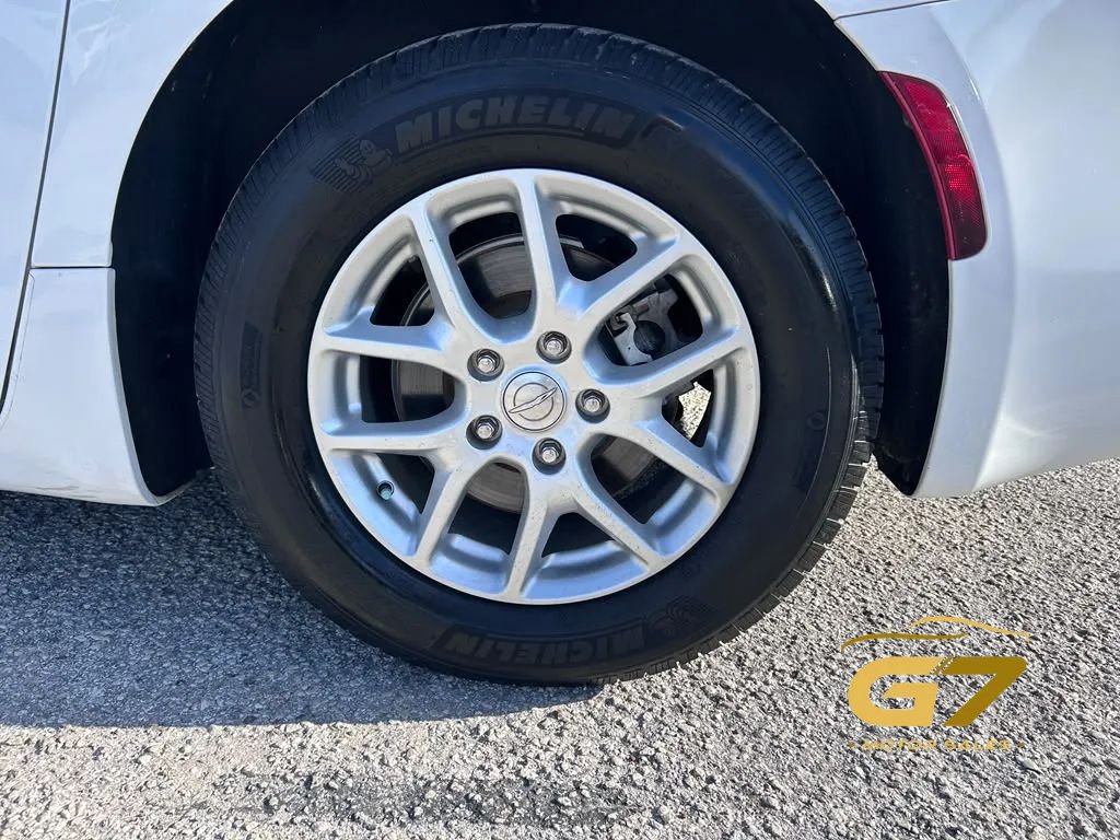 Used 2017 Chrysler Pacifica Touring FWD image 10