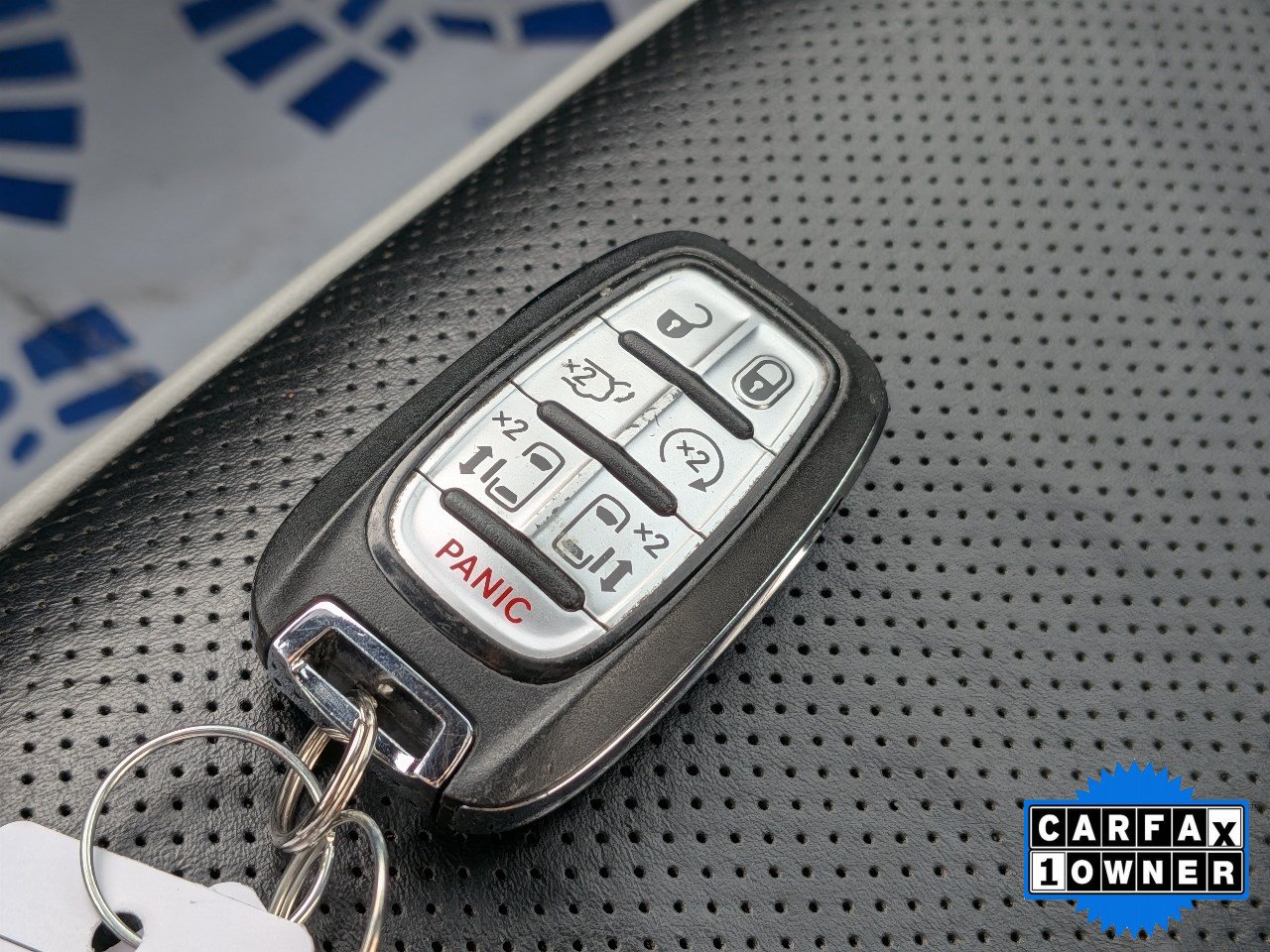 Used 2025 Chrysler Pacifica Limited FWD image 35