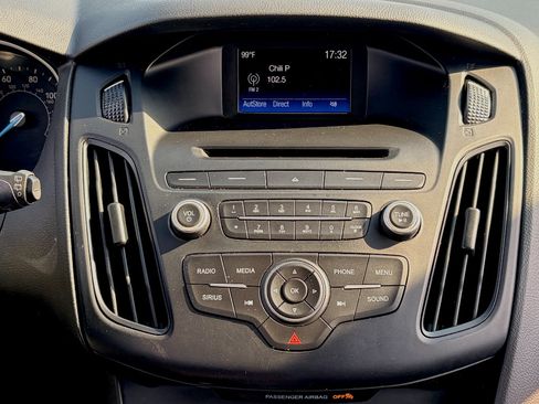 Used 2017 Ford Focus SE FWD image 36