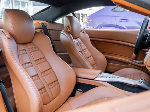 Used 2014 Ferrari California image 12