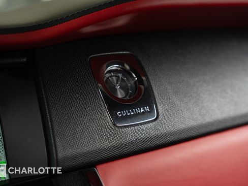 Used 2022 Rolls-Royce Cullinan image 30