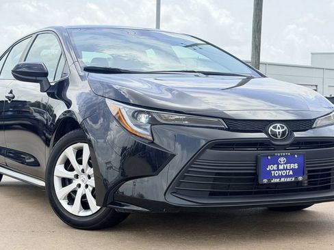 Used 2024 Toyota Corolla LE FWD image 2
