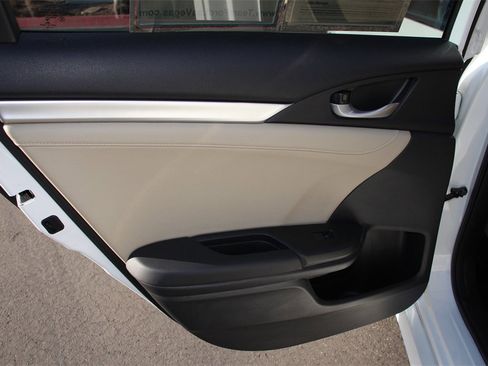 Used 2016 Honda Civic Touring image 18