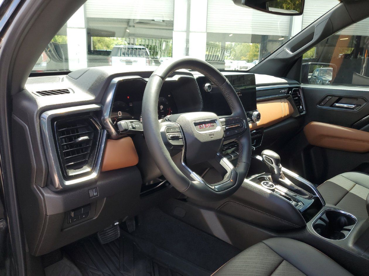 Used 2025 GMC Canyon AT4 w/ Nightfall Edition AWD/4WD image 19