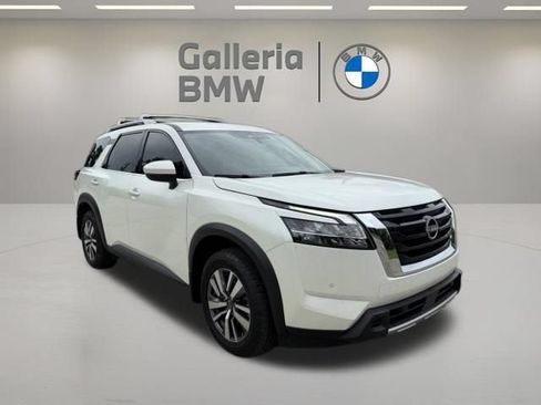 Used 2024 Nissan Pathfinder SL FWD image 5