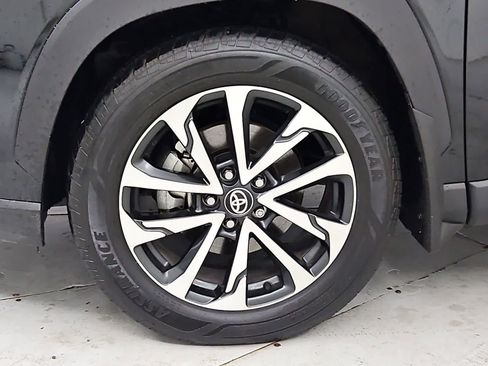 Used 2024 Toyota Corolla Cross XLE AWD/4WD image 13