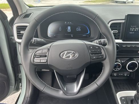 New 2025 Hyundai Venue Limited image 28