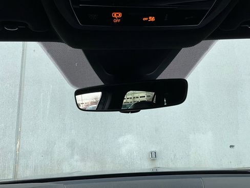 Used 2025 Volkswagen Atlas Cross Sport SE image 17