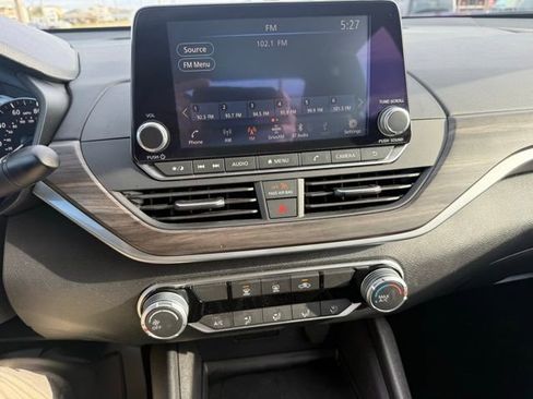 Used 2025 Nissan Altima 2.5 SV FWD image 19