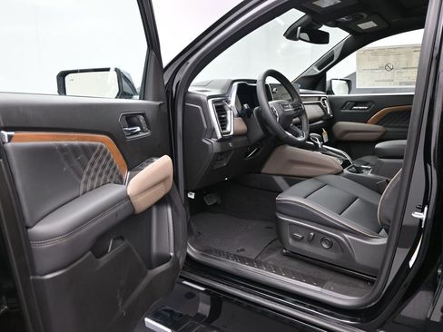 New 2026 GMC Canyon Denali image 11