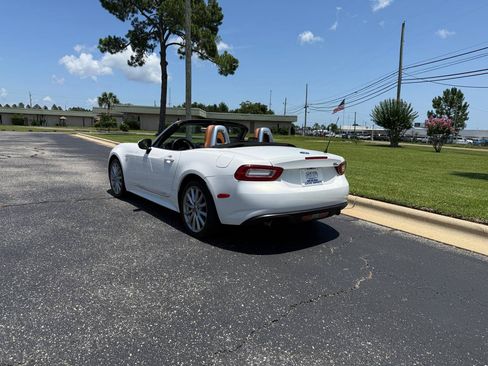 Used 2017 FIAT 124 Spider Lusso RWD image 6