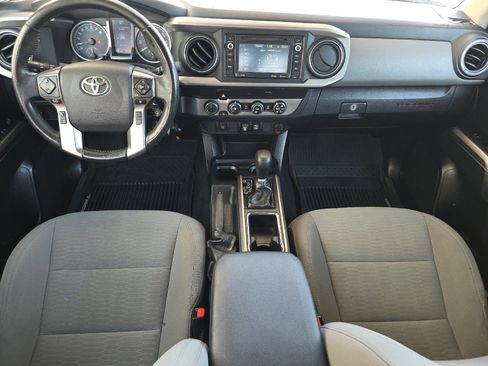 Used 2019 Toyota Tacoma SR5 AWD/4WD image 12