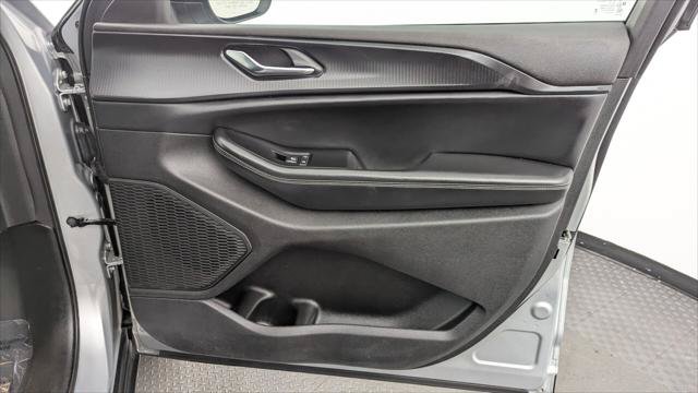 Used 2024 Jeep Grand Cherokee Laredo RWD image 22