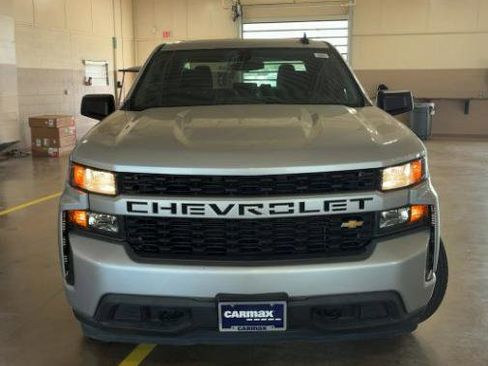 Used 2021 Chevrolet Silverado 1500 Custom image 2