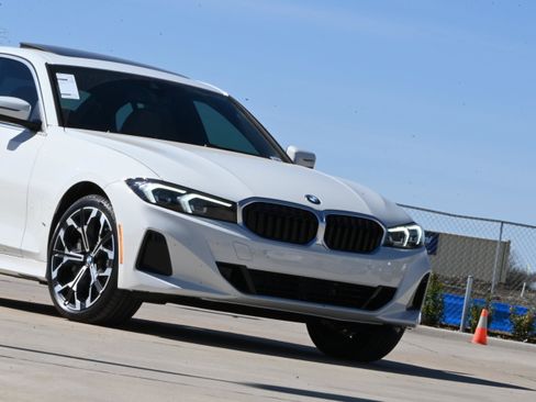 Used 2026 BMW 330i Sedan w/ Premium Package RWD image 3