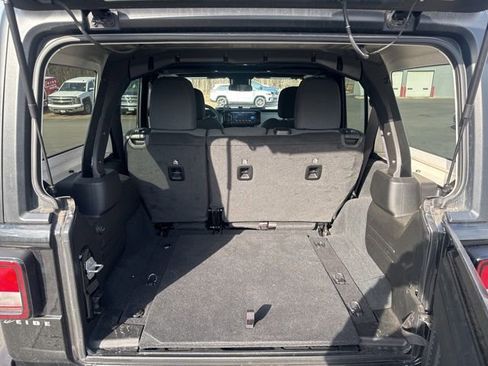 Used 2024 Jeep Wrangler Sport S image 9