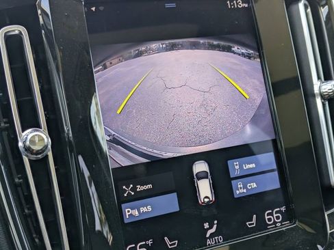 Used 2021 Volvo XC40 T5 Momentum w/ Premium Package image 29