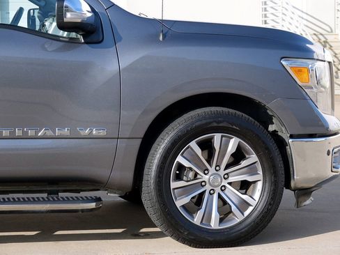 Used 2019 Nissan Titan SL image 27