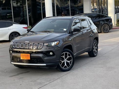 Used 2024 Jeep Compass Limited image 9