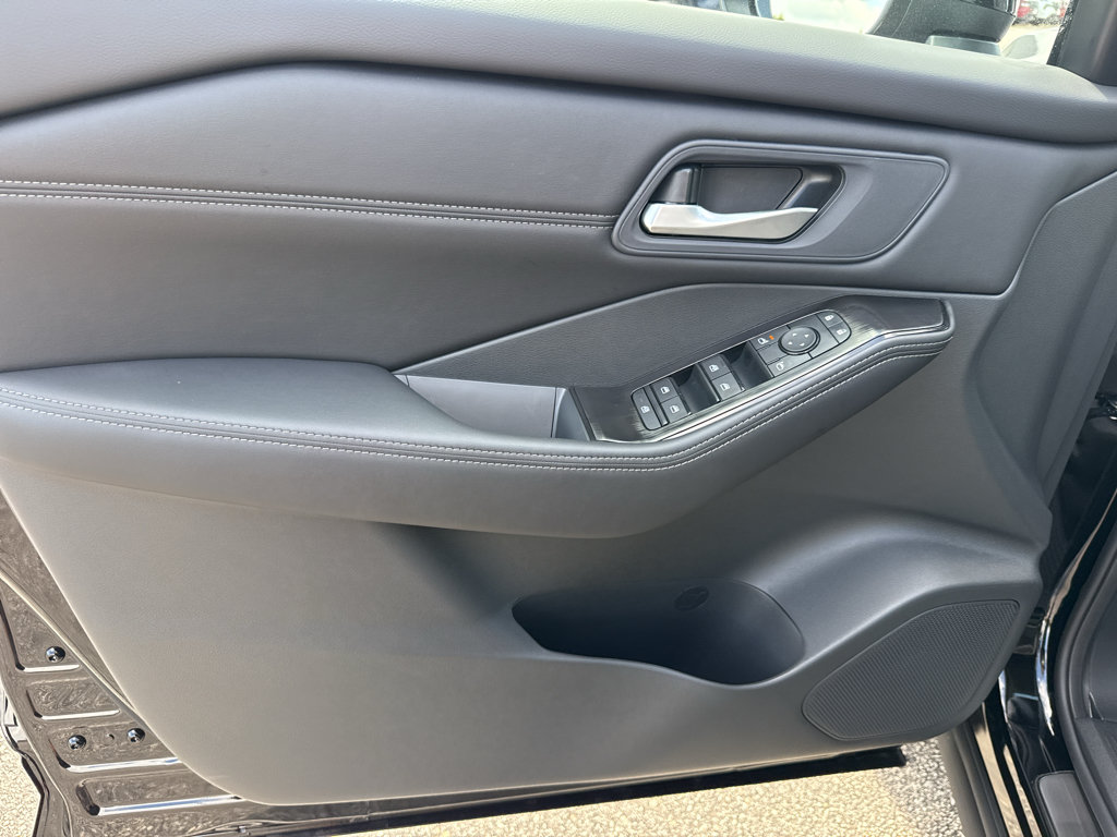 New 2026 Nissan Rogue Dark Armor AWD/4WD image 13