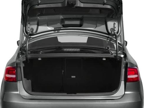 Used 2016 Volkswagen Jetta Sport image 11