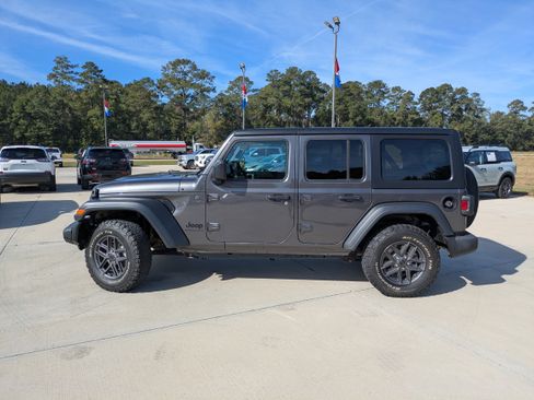 Used 2024 Jeep Wrangler Sport S image 5