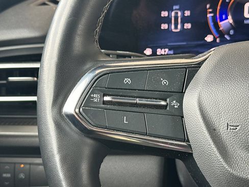 Used 2024 Chevrolet Traverse LT FWD image 32