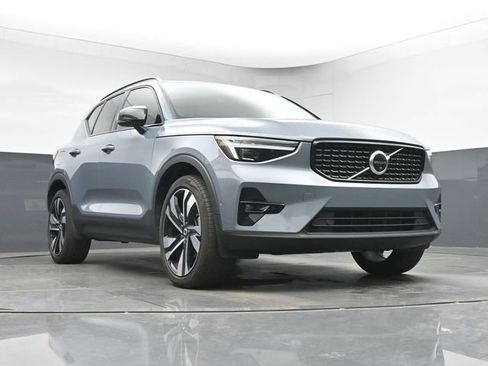Used 2023 Volvo XC40 B5 Ultimate w/ Protection Package Premier AWD/4WD image 11