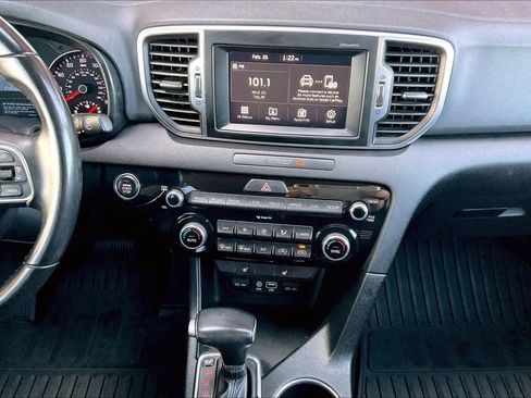 Used 2018 Kia Sportage EX image 9