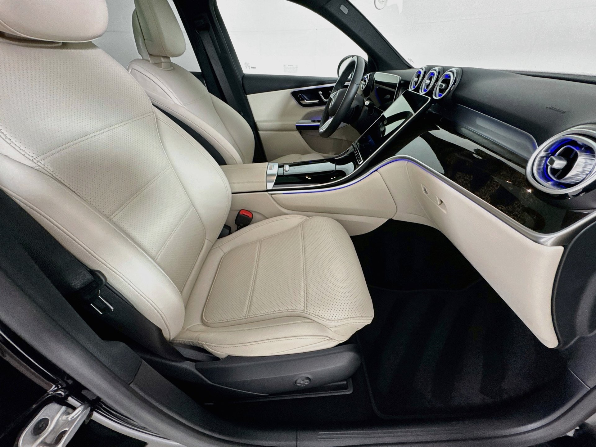 Certified 2026 Mercedes-Benz GLC 300 image 31