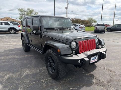 Used 2017 Jeep Wrangler Unlimited Sahara AWD/4WD image 5