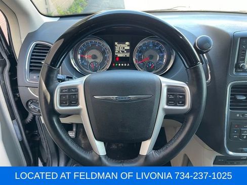 Used 2015 Chrysler Town & Country Limited Platinum FWD image 11
