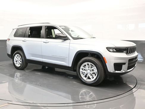 Used 2024 Jeep Grand Cherokee L Laredo image 8