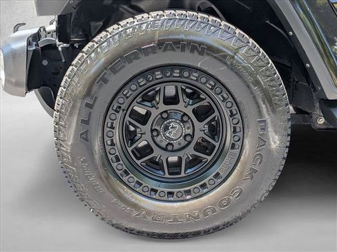 Used 2021 Jeep Gladiator Overland w/ Popular Equipment Package AWD/4WD image 24