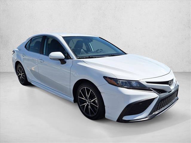 Used 2024 Toyota Camry SE FWD image 3