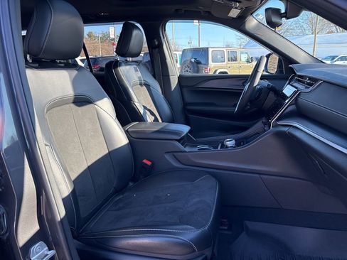 Used 2024 Jeep Grand Cherokee Altitude image 19