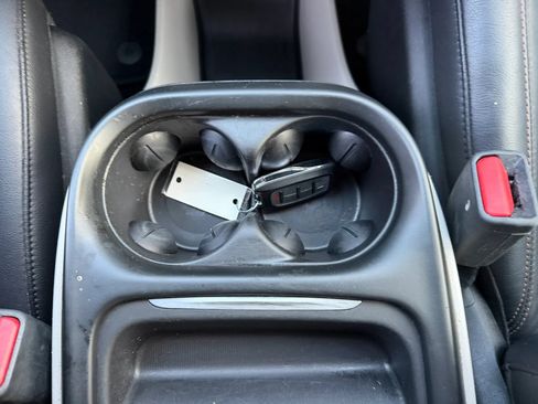 Used 2018 Chrysler Pacifica Touring-L w/ Advanced Safetytec Group FWD image 21