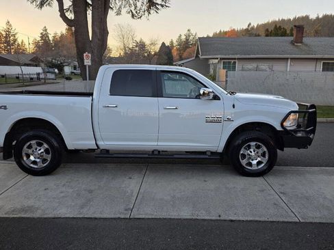 Used 2018 RAM 2500 Big Horn w/ Harvest Edition image 4