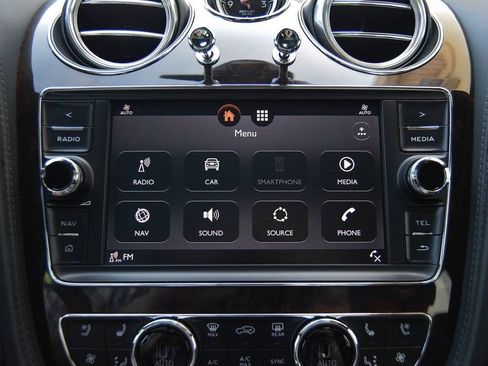 Used 2019 Bentley Bentayga image 30