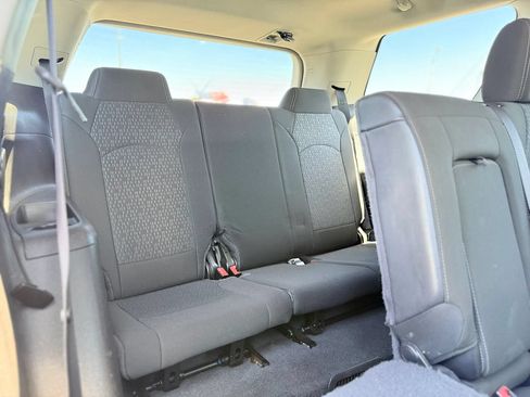 Used 2016 GMC Acadia SLE FWD image 32