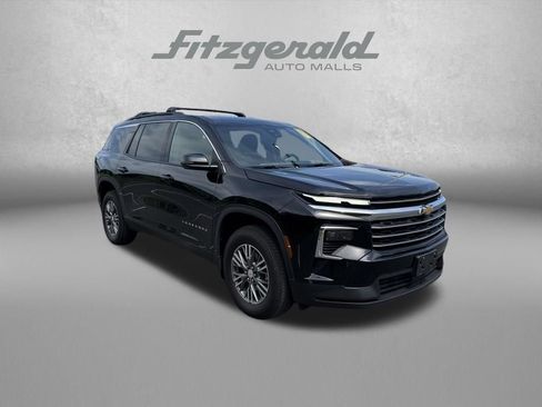Used 2025 Chevrolet Traverse LT w/ LPO, Floor Liner Package FWD image 1
