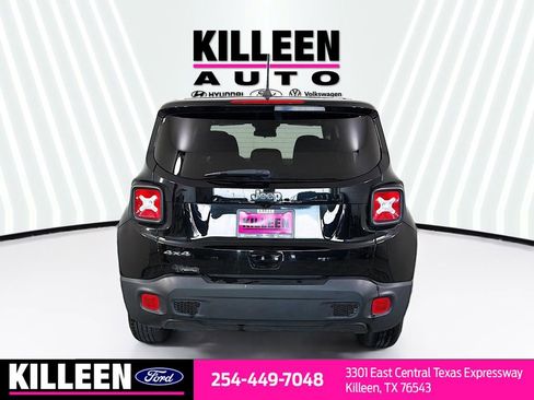 Used 2023 Jeep Renegade Latitude AWD/4WD image 7
