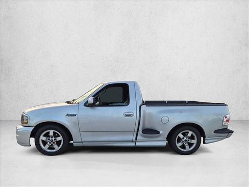 Used 2002 Ford F150 Lightning RWD image 8