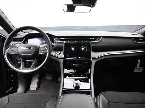 New 2025 Jeep Grand Cherokee L Altitude image 25