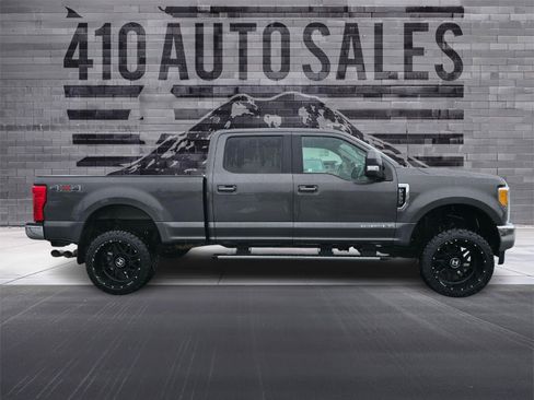 Used 2017 Ford F250 Lariat w/ Lariat Value Package AWD/4WD image 2