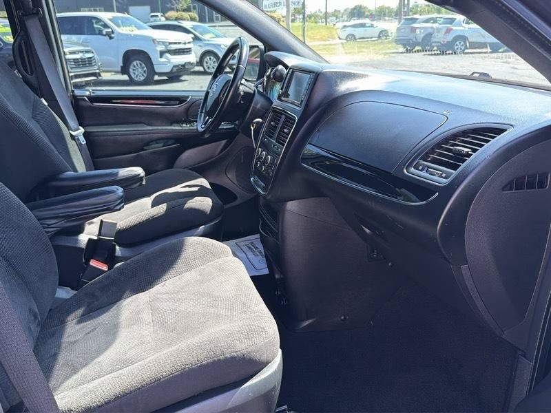 Used 2020 Dodge Grand Caravan SE FWD image 5